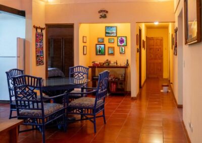 Comedor y pasillo